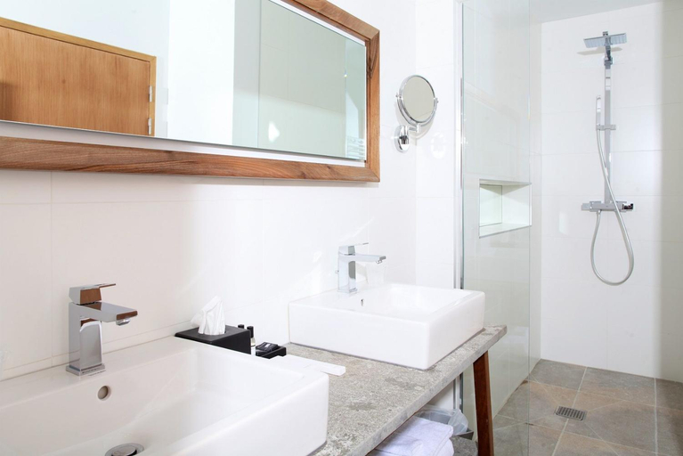 Bathroom 3, Les Chambres du Prieure, Hérault