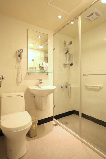 Bathroom 10