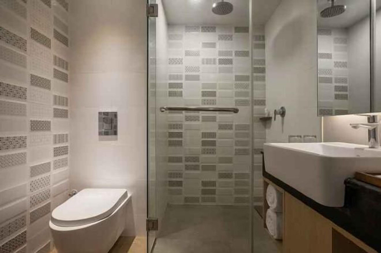 Bathroom 14