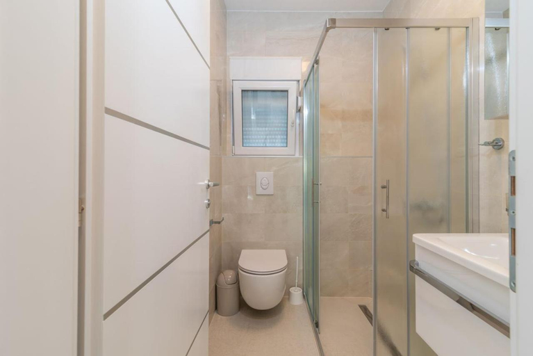 Bathroom 5, Villa Antonia, Rogoznica