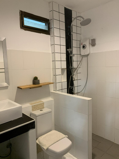 Bathroom 3, Benjamin Hut, Ko Phangan