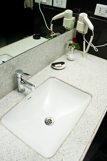 Bathroom 5, Kyriad Hotel Gulbarga, Gulbarga