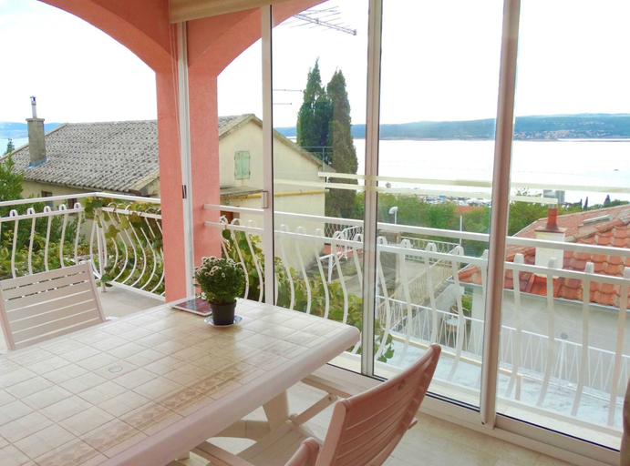 Others 3, Lush and Sunny Apartment With Balcony and Sea View, Crikvenica