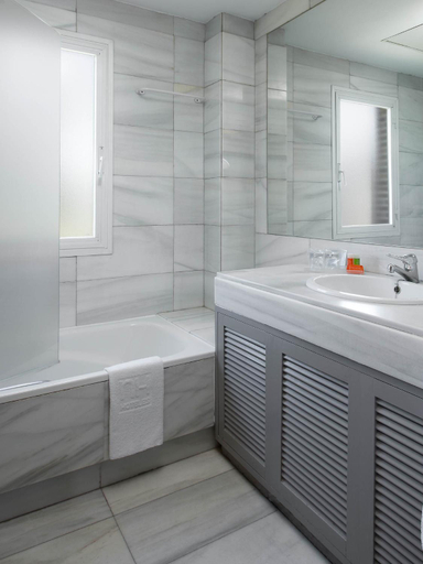 Bathroom 3, Apartamentos Turisticos Th Aravaca, Madrid