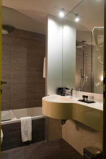 Bathroom 5, Hotel Europa, Aosta