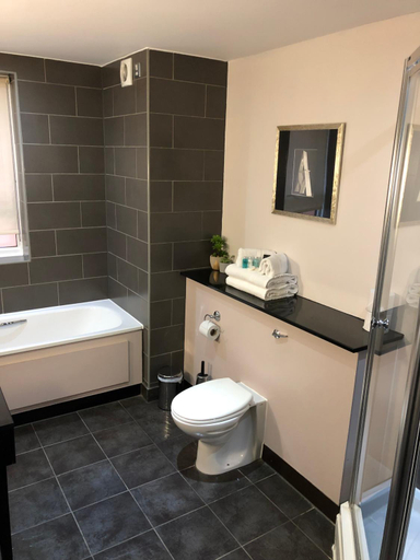 Bathroom 5, Staverton Park Hotel & Golf Club, Northamptonshire