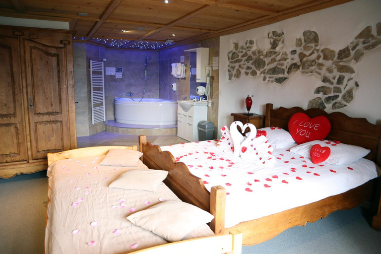 Bedroom 2, Gruyère-rooms, La Gruyère