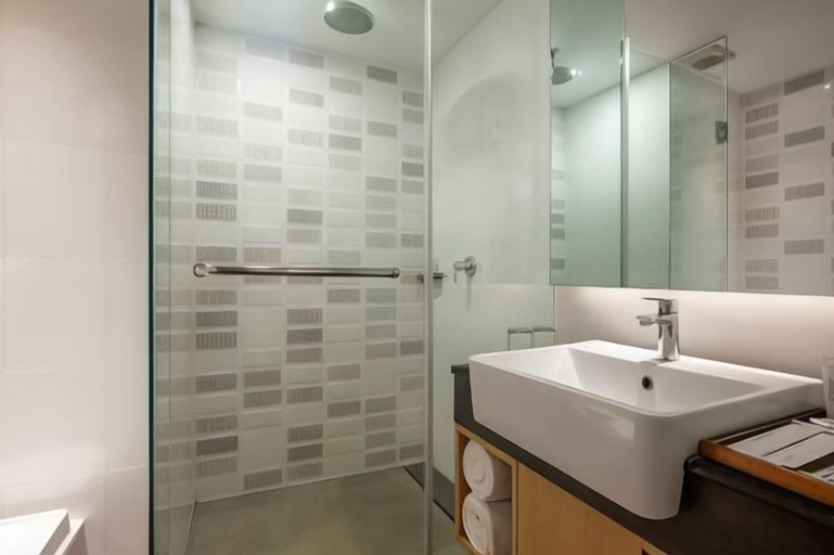 Bathroom 14