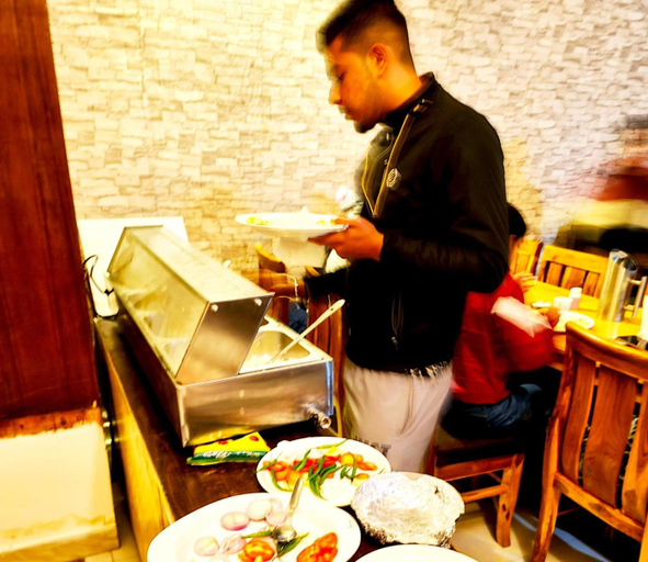 Food & Drinks 5, Hotel Shandela near mall road, Kullu