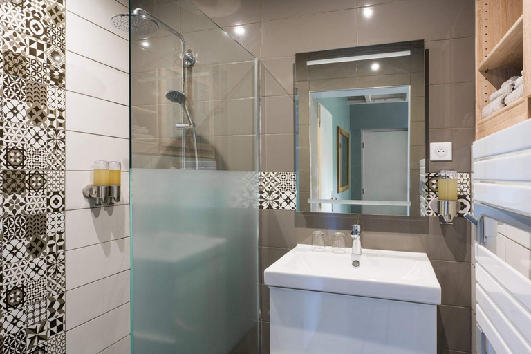 Bathroom 2, Le Petit Rocher, Isère