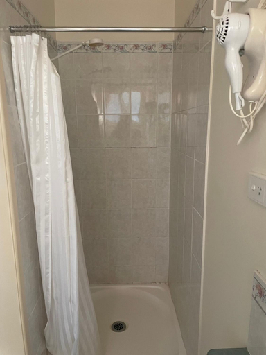 Bathroom, Injune Motel, Bungil