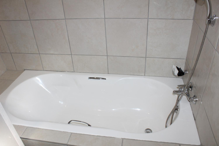 Bathroom 3, Unit G Guest House, Capricorn