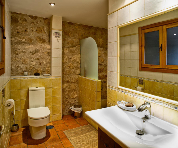 Bathroom, El Jardin de la Alegria, Segovia