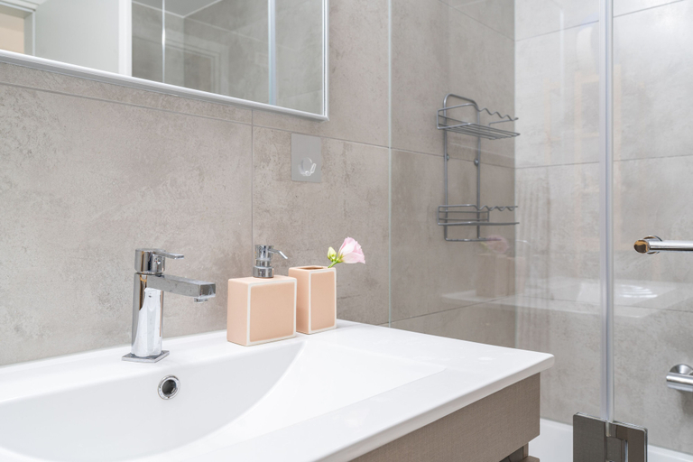 Bathroom 2, Modern Comfort Escape by Sea N' Rent