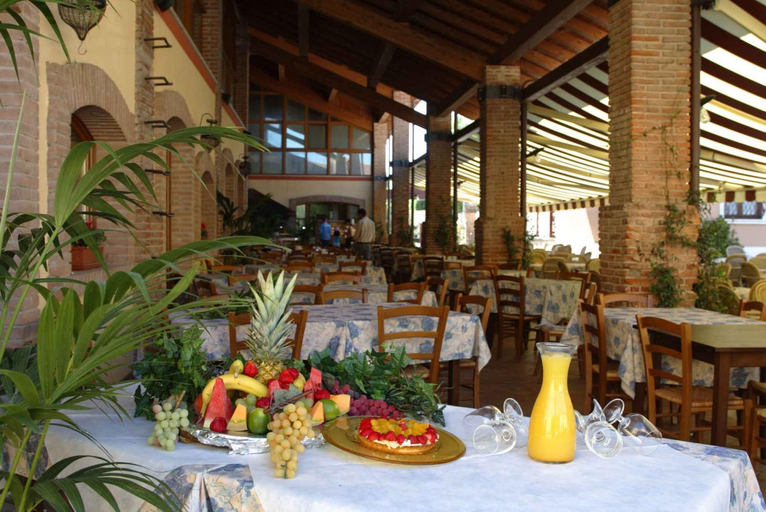 Food & Drinks 5, Apartments in Peschiera del Garda 22109, Verona