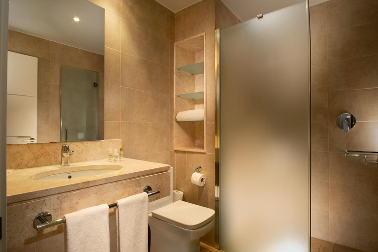Bathroom 5, Suites Puerto Sherry, Cádiz