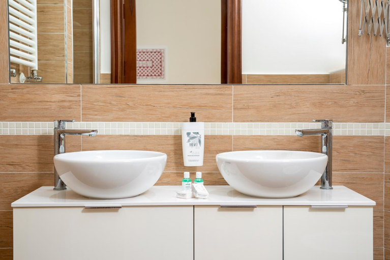 Bathroom 5, Marcantonio B&B, Napoli