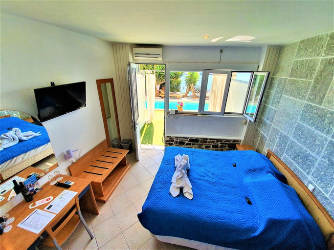 Bedroom 3, Porto Evia Mare Boutique Hotel, Central Greece