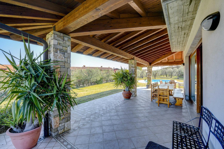 Others 5, Villa Oleander, Brescia