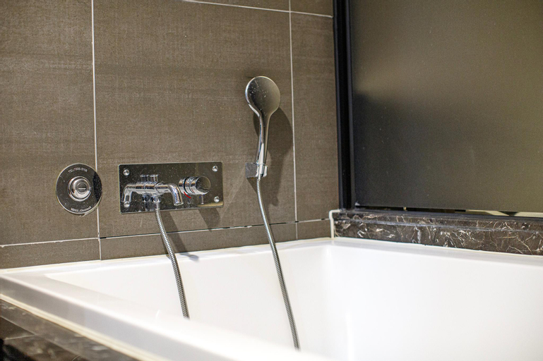 Bathroom 9