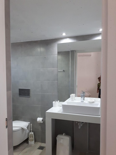 Bathroom 3, Amazona Apartments, Crete