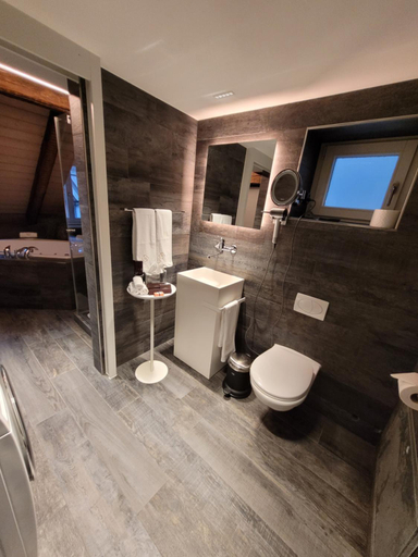 Bathroom 11