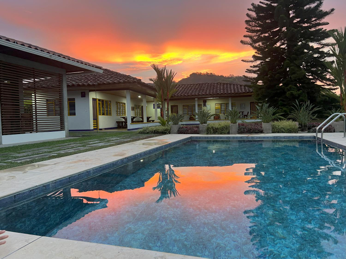 Sport & Beauty 5, The Coffee Club Campestre, Villamaría
