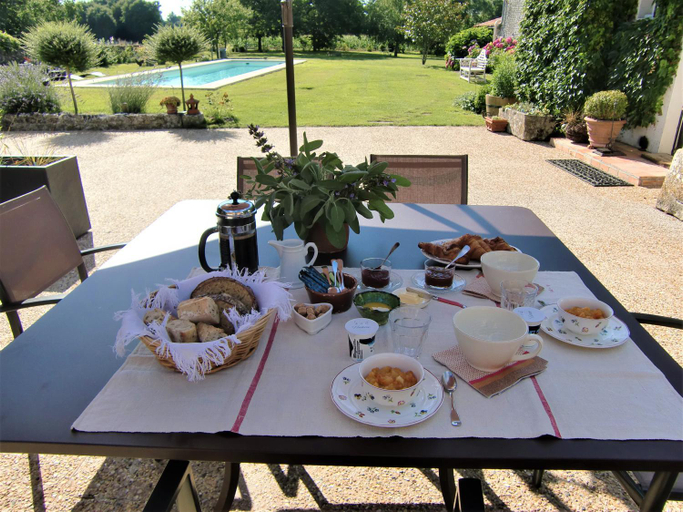 Others 5, Du Cote de l'Ombriere, Charente-Maritime