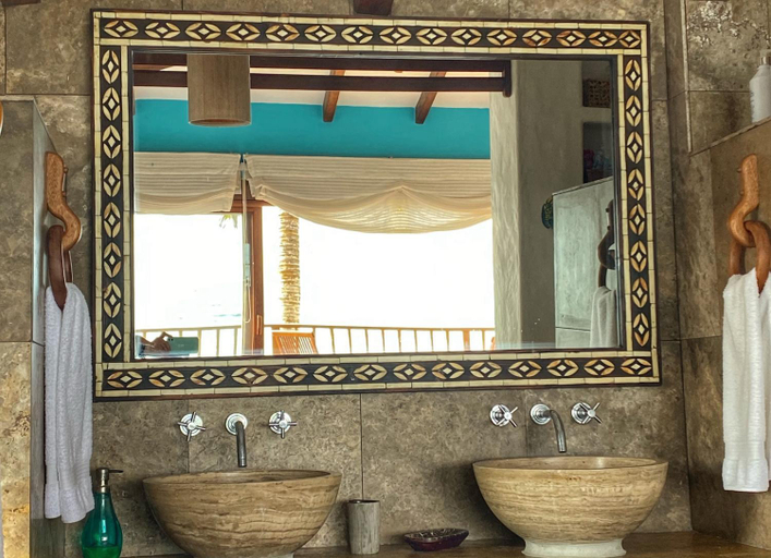 Bathroom 3, Casa Baronesa, Isabela