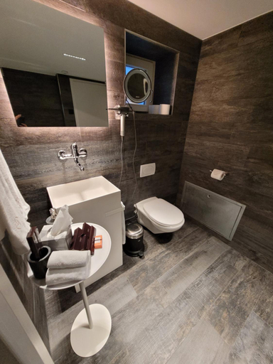 Bathroom 13