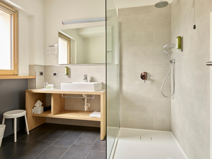 Bathroom 4, Corona Dolomites Hotel, Trento