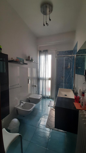 Bathroom 2, Luna Rossa Rooms, Cagliari