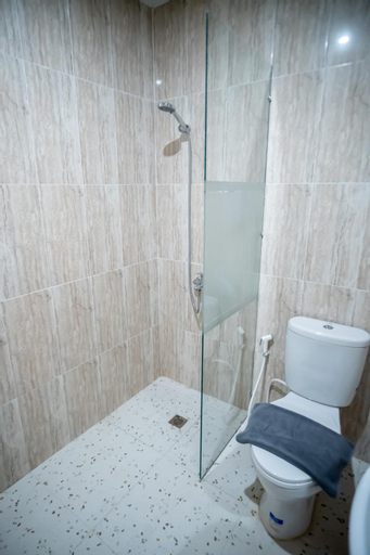 Bathroom 10
