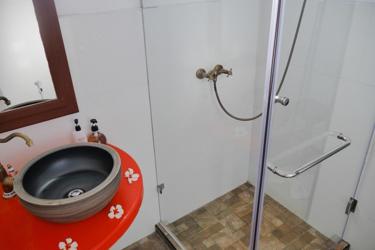Bathroom 3, Niramon Sunview Resort, Ko Phangan
