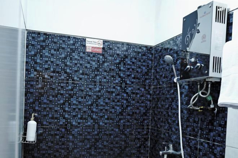 Bathroom 18