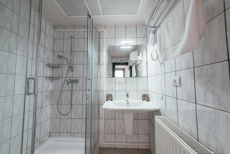 Bathroom 3, Riviera by Queens Hotel and Resort, Drobeta-turnu Severin
