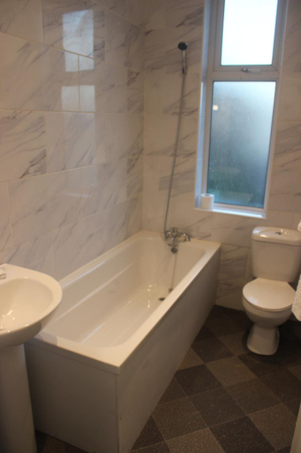 Bathroom 5, Corona Hotel Rotherham Sheffield Meadowhall, Rotherham