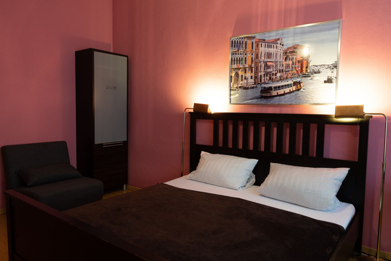 Bedroom 3, Hotel-Pension Charlottenburg, Berlin