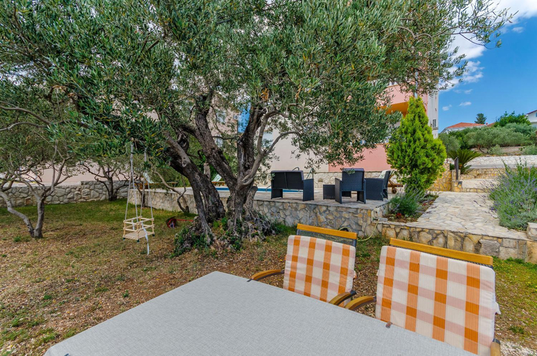 Others 1, Apartments Melita, Okrug