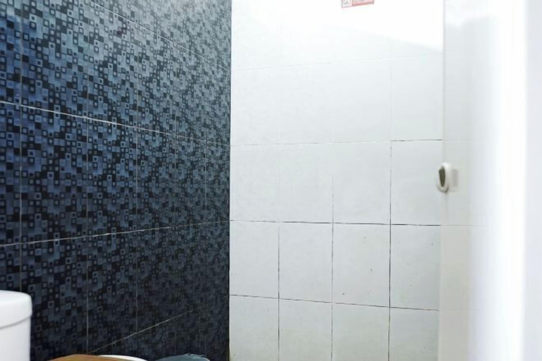 Bathroom 12