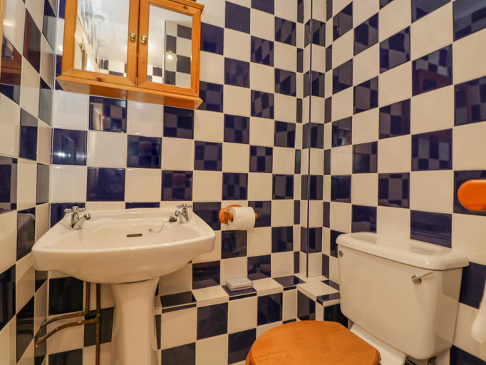 Bathroom 3, Field Cottage, Somerset