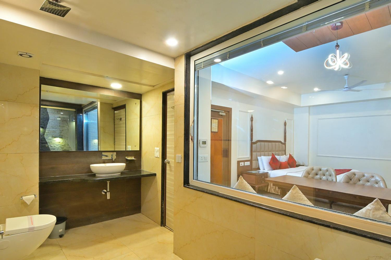 Bathroom 18