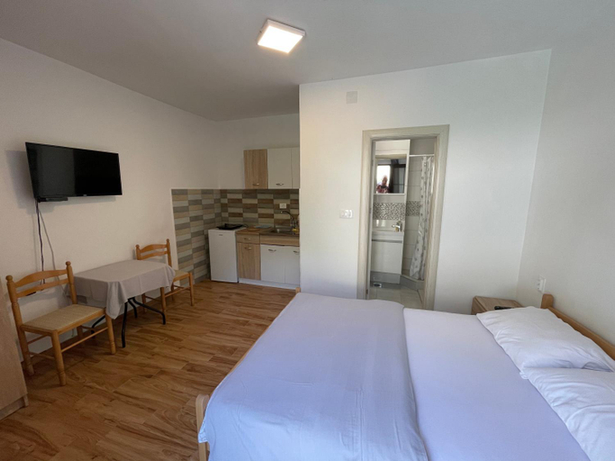 Others 5, Apartments Dionis