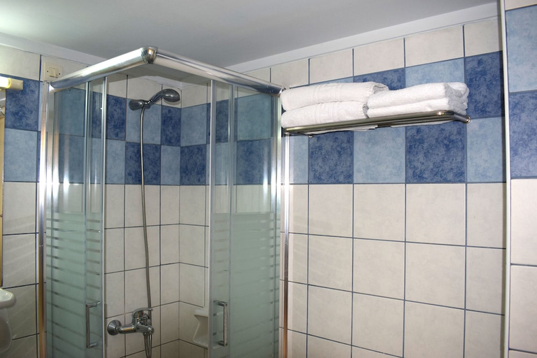 Bathroom 5, Kleoniki Mare, Crete