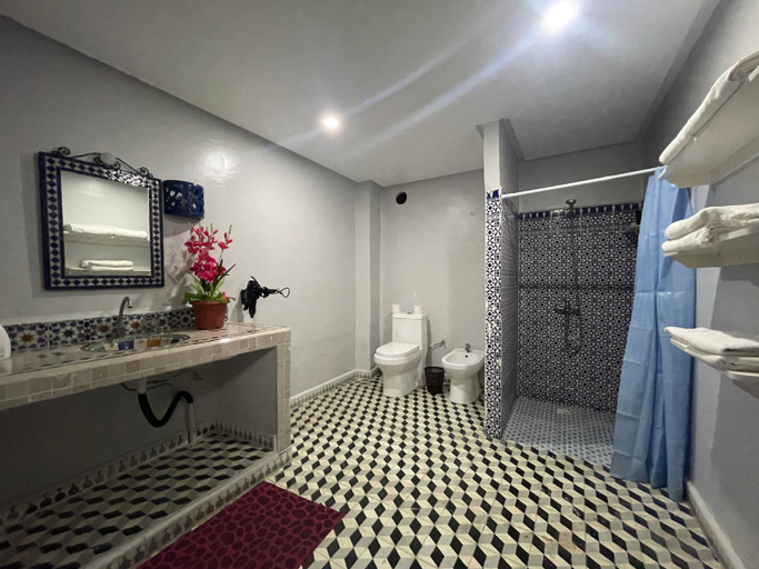 Bathroom 4, Riad Tingis, Tanger-Assilah
