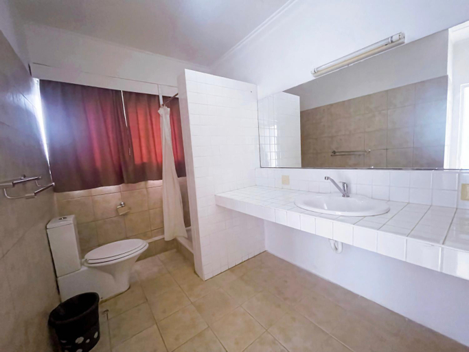 Bathroom 3, Coconut Palms Resort, Port Vila