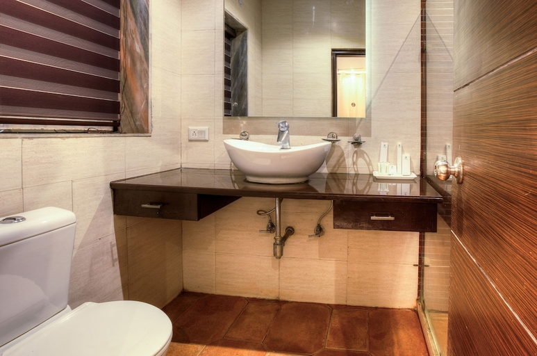Bathroom 2, Treebo Trend White Castle, Gurgaon