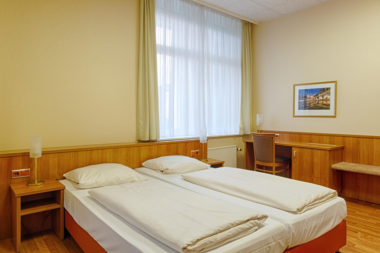 Bedroom 2, Traveller Hotel, Lübeck
