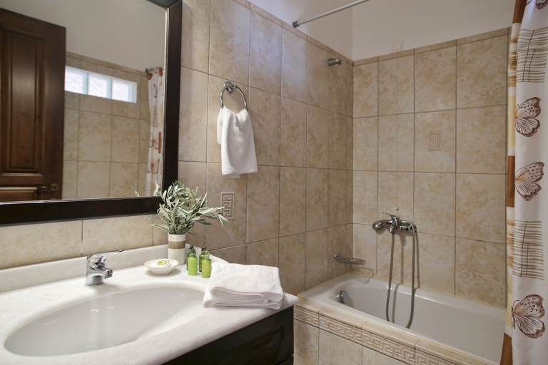 Bathroom 4, Yalis, Thessaly