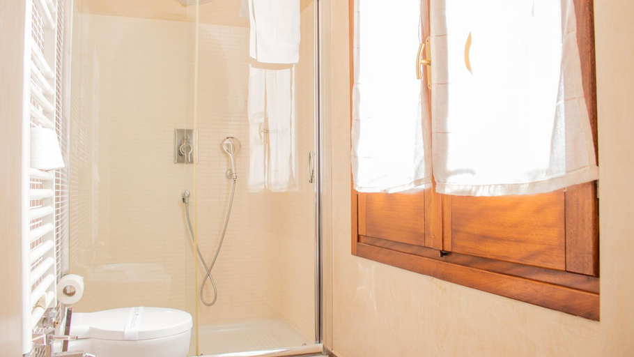 Bathroom 4, Apollo Suites Guest House, Lecce